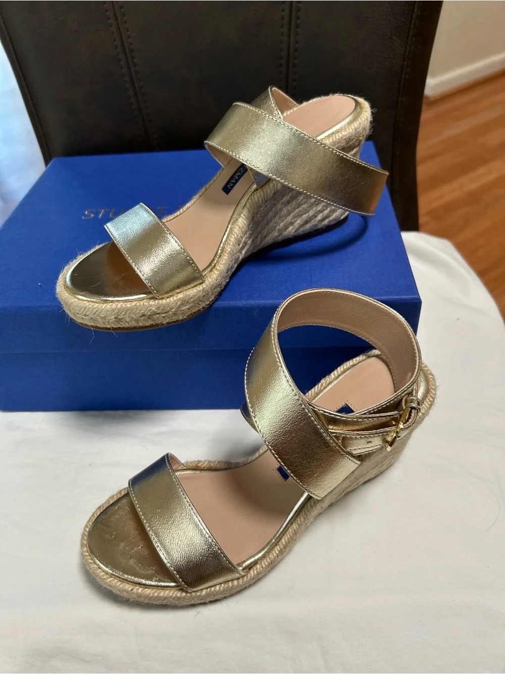 Stuart Weitzman Lexia Plattino Metallic Napa Gold Espadrille Sandals / Size 4.5